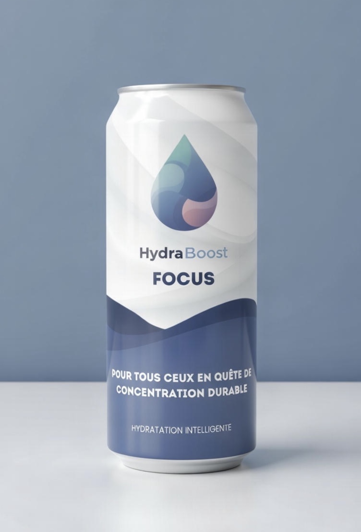 Gros plan canette hydraboost focus sur un fond bleu
